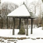 02.02.2022 Nowa Słupia. Figura pielgrzyma. Emeryk / Jarosław Kubalski / Radio Kielce