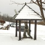 02.02.2022 Nowa Słupia. Figura pielgrzyma. Emeryk / Jarosław Kubalski / Radio Kielce