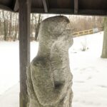 02.02.2022 Nowa Słupia. Figura pielgrzyma. Emeryk / Jarosław Kubalski / Radio Kielce