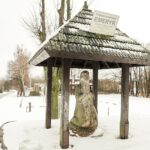 02.02.2022 Nowa Słupia. Figura pielgrzyma. Emeryk / Jarosław Kubalski / Radio Kielce