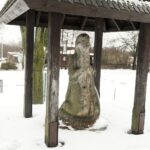 02.02.2022 Nowa Słupia. Figura pielgrzyma. Emeryk / Jarosław Kubalski / Radio Kielce