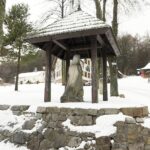 02.02.2022 Nowa Słupia. Figura pielgrzyma. Emeryk / Jarosław Kubalski / Radio Kielce