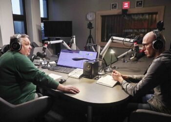 03.02.2022 Radio Kielce. Punkty Widzenia. Ma zdjęciu od lewej: Jakub Rożek - Radio Kielce i Damian Wysocki - Radio eM / Jarosław Kubalski / Radio Kielce