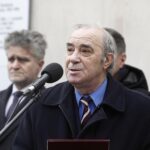 10.02.2022 Kielce. 82. rocznica pierwszej masowej wywózki Polaków na Sybir. Uroczystość przed Pomnikiem Sybiraków na cmentarzu Starym. Przemawia prezes Wojewódzkiego Oddziału Związku Sybiraków w Kielcach Stanisław Wierzbicki / Jarosław Kubalski / Radio Kielce