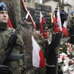 10.02.2022 Kielce. 82. rocznica pierwszej masowej wywózki Polaków na Sybir. Uroczystość przed Pomnikiem Sybiraków na cmentarzu Starym / Jarosław Kubalski / Radio Kielce