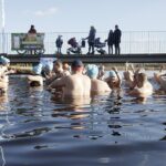 12.02.2022. Morawica. Zalew. Morsowanie / Jarosław Kubalski / Radio Kielce