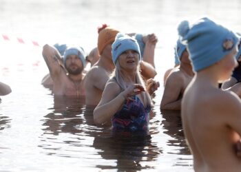 Jak przygotować się do zimnych kąpieli? - Radio Kielce Jak przygotować się do zimnych kąpieli?