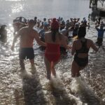 12.02.2022. Morawica. Zalew. Morsowanie / Jarosław Kubalski / Radio Kielce