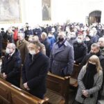 13.02.2022. Święty Krzyż. Obchody 159. rocznicy bitwy pod Świętym Krzyżem. Na zdjęciu (w pierwszym rzędzie, od lewej): senator Krzysztof Słoń, Marek Bogusławski - wicemarszałek województwa świętokrzyskiego, Mirosław Gębski - starosta kielecki / Jarosław Kubalski / Radio Kielce