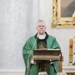 13.02.2022. Święty Krzyż. Obchody 159. rocznicy bitwy pod Świętym Krzyżem. Na zdjęciu: ojciec Marian Puchała - superior klasztoru na Świętym Krzyżu / Jarosław Kubalski / Radio Kielce