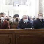 13.02.2022. Święty Krzyż. Obchody 159. rocznicy bitwy pod Świętym Krzyżem. Na zdjęciu (od lewej): senator Krzysztof Słoń, Marek Bogusławski - wicemarszałek województwa świętokrzyskiego, Mirosław Gębski - starosta kielecki / Jarosław Kubalski / Radio Kielce