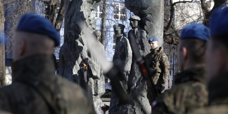 14.02.2022 Kielce. 80 rocznica przemianowania ZWZ w AK. Uroczystości pod pomnikiem AK na skwerze Żeromskiego / Jarosław Kubalski / Radio Kielce