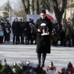 14.02.2022 Kielce. 80 rocznica przemianowania ZWZ w AK. Uroczystości pod pomnikiem AK na skwerze Żeromskiego. Poseł Marzena Okła-Drewnowicz / Jarosław Kubalski / Radio Kielce