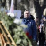 14.02.2022 Kielce. 80 rocznica przemianowania ZWZ w AK. Uroczystości pod pomnikiem AK na skwerze Żeromskiego. Wojewoda Zbigniew Koniusz / Jarosław Kubalski / Radio Kielce