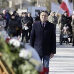 14.02.2022 Kielce. 80 rocznica przemianowania ZWZ w AK. Uroczystości pod pomnikiem AK na skwerze Żeromskiego. Starosta Mirosław Gębski / Jarosław Kubalski / Radio Kielce