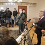 18.02.2022 Kielce. ŚUW. Wręczenie promes z Rządowego Funduszu Rozwoju Dróg. Na zdjęciu: wojewoda Zbigniew Koniusz / Jarosław Kubalski / Radio Kielce