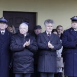 20.02.2022 Drugnia.Uroczystości włączenia OSP do Krajowego Systemu Ratowniczo-Gaśniczego i poświecenie wozu strażackiego. Na zdjęciu od lewej: zastępca komendanta miejskiego PSP st. bryg. Sławomir Karwat, poseł Krzysztof Lipiec, senator Krzysztof Słoń i Świętokrzyski Komendant Wojewódzki PSP t. bryg. Krzysztof Ciosek / Jarosław Kubalski / Radio Kielce