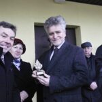 20.02.2022 Drugnia.Uroczystości włączenia OSP do Krajowego Systemu Ratowniczo-Gaśniczego i poświecenie wozu strażackiego. Na zdjęciu od lewej: burmistrz Pierzchnicy Stanisław Strąk i senator Krzysztof Słoń / Jarosław Kubalski / Radio Kielce