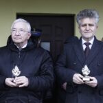 20.02.2022 Drugnia.Uroczystości włączenia OSP do Krajowego Systemu Ratowniczo-Gaśniczego i poświecenie wozu strażackiego. Na zdjęciu od lewej: poseł Krzysztof Lipiec i senator Krzysztof Słoń / Jarosław Kubalski / Radio Kielce