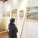 21.02.2022 Kielce. Dworek Laszczyków. Wystawa "Obraz codzienności, codzienność w obrazie. Fragmenty z życia na wsi w sztuce ludowej" / Jarosław Kubalski / Radio Kielce