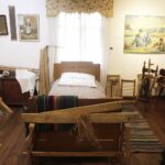 21.02.2022 Kielce. Dworek Laszczyków. Wystawa "Obraz codzienności, codzienność w obrazie. Fragmenty z życia na wsi w sztuce ludowej" / Jarosław Kubalski / Radio Kielce