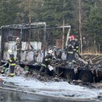 14.02.2022. Suchedniów. Spalona naczepa samochodu ciężarowego / Wiktor Taszłow / Radio Kielce