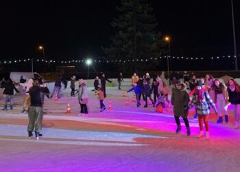 04.12.2021. Starachowice. „Lodowisko pod choinką” / UM Starachowice