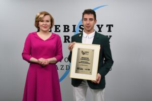 70. Plebiscyt Sportowy - Świętokrzyskie Gwiazdy Sportu 2021. Na zdjęciu (od lewej): Anna Krupka - wiceminister sportu, Maksym Chudzicki - tenis stołowy, Niepełnosprawny Sportowiec Roku / Echo Dnia