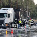 14.02.2022. Suchedniów. Spalona naczepa samochodu ciężarowego / Wiktor Taszłow / Radio Kielce