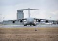 Kolejni amerykańscy żołnierze są już w Polsce - Radio Kielce 09.02.2022. Rzeszów-Jasionka. Samolot transportowy Boeing C-17 Globemaster III na lotnisku w podrzeszowskiej Jasionce - przylot kolejnych żołnierzy z 82. Dywizji Powietrznodesantowej USA / Darek Delmanowicz / PAP