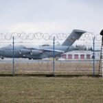 09.02.2022. Rzeszów-Jasionka. Samolot transportowy Boeing C-17 Globemaster III na lotnisku w podrzeszowskiej Jasionce - przylot kolejnych żołnierzy z 82. Dywizji Powietrznodesantowej USA / Darek Delmanowicz / PAP