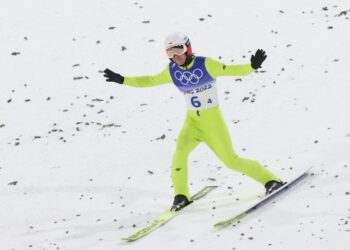 14.02.2022. Zimowe Igrzyska Olimpijskie - Pekin 2022. Kamil Stoch po skoku w drugiej serii konkursu drużynowego na skoczni w Zhangjiakou / Grzegorz Momot / PAP