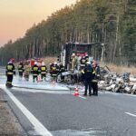 14.02.2022. Suchedniów. Spalona naczepa samochodu ciężarowego / Wiktor Taszłow / Radio Kielce