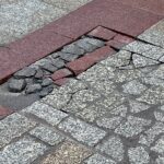 01.02.2022. Kielce. Dziurawa nawierzchnia. Na zdjęciu plac Moniuszki / Wiktor Taszłow / Radio Kielce