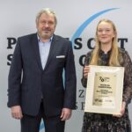 70. Plebiscyt Sportowy - Świętokrzyskie Gwiazdy Sportu 2021. Na zdjęciu (od lewej): Przemysław Predygier - Dyrektor TVP3 Kielce, Natalia Nadrzewia - Zalew Kielce - Nadzieja Świętokrzyskiego Sportu / Echo Dnia