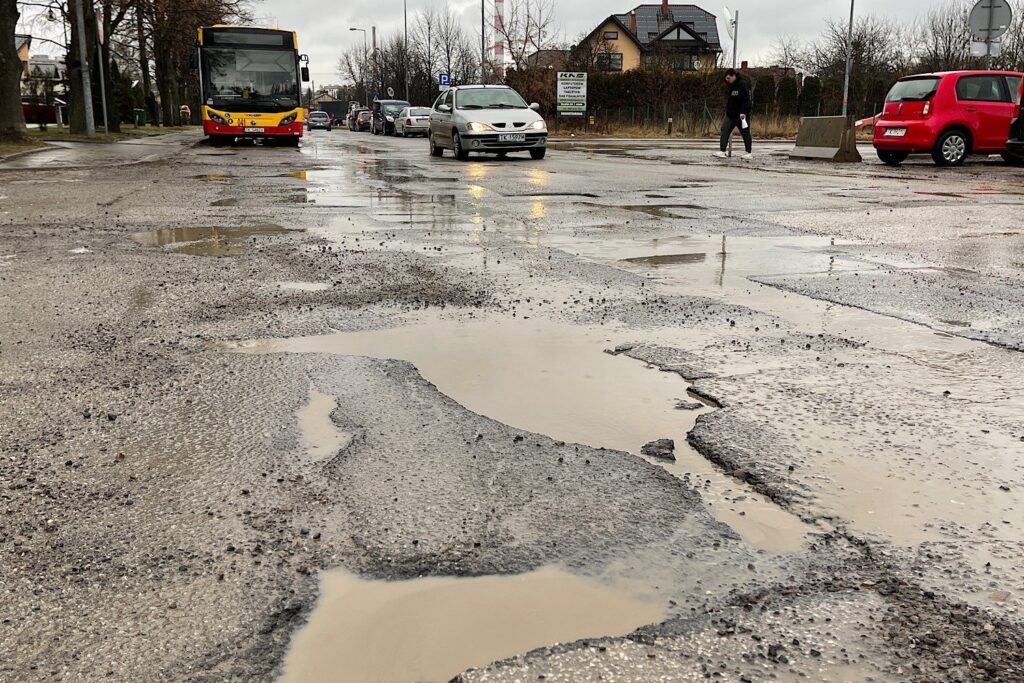 Ulice dziurawe jak sito. Kiedy remonty?