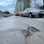 01.02.2022. Kielce. Dziurawa nawierzchnia. Na zdjęciu ulica Śniadeckich / Wiktor Taszłow / Radio Kielce