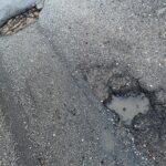 01.02.2022. Kielce. Dziurawa nawierzchnia. Na zdjęciu ulica Śniadeckich / Wiktor Taszłow / Radio Kielce