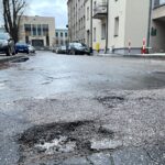 01.02.2022. Kielce. Dziurawa nawierzchnia. Na zdjęciu ulica Śniadeckich / Wiktor Taszłow / Radio Kielce