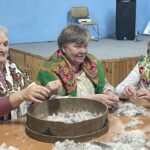 19.02.2022. Nietulisko Duże. Darcie pierza w wykonaniu KGW Kalina / Emilia Sitarska / Radio Kielce