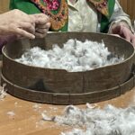 19.02.2022. Nietulisko Duże. Darcie pierza w wykonaniu KGW Kalina / Emilia Sitarska / Radio Kielce