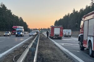 14.02.2022. Suchedniów. Spalona naczepa samochodu ciężarowego / Wiktor Taszłow / Radio Kielce