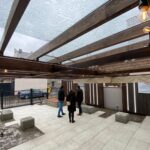 22.02.2022. Opatów. Patio na tyłach budynku Podziemnej Trasy Turystycznej po remoncie / Tomasz Staniek