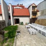 Opatów. Patio na tyłach budynku Podziemnej Trasy Turystycznej przed remontem / Tomasz Staniek