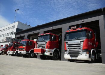 10.07.2020. Kielce. Wręczenie promes na wozy strażackie / Wiktor Taszłow / Radio Kielce