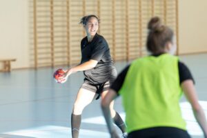 Na zdjęciu (przy piłce): Juliene Pereira Costa / Patryk Ptak / Suzuki Korona Handball Kielce/strona klubowa