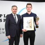 70. Plebiscyt Sportowy - Świętokrzyskie Gwiazdy Sportu 2021. Na zdjęciu (od lewej): Stanisław Wróbel - Redaktor Naczelny „Echa Dnia”, Aleksander Bracik - KTM Novi Korona Kielce - 10. miejsce w kategorii Sportowiec Roku / Echo Dnia