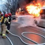 08.02.2022. Skarżysko-Kamienna. Pożar autobusu MPK / Paweł Sieczka / PSP Skarzysko
