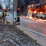 08.02.2022. Skarżysko-Kamienna. Pożar autobusu MPK / Paweł Sieczka / PSP Skarzysko