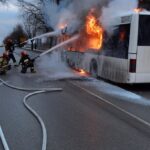 08.02.2022. Skarżysko-Kamienna. Pożar autobusu MPK / Paweł Sieczka / PSP Skarzysko